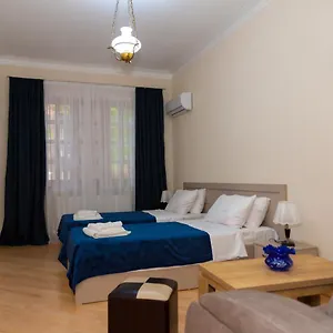Holiday Rooms Гостевой дом