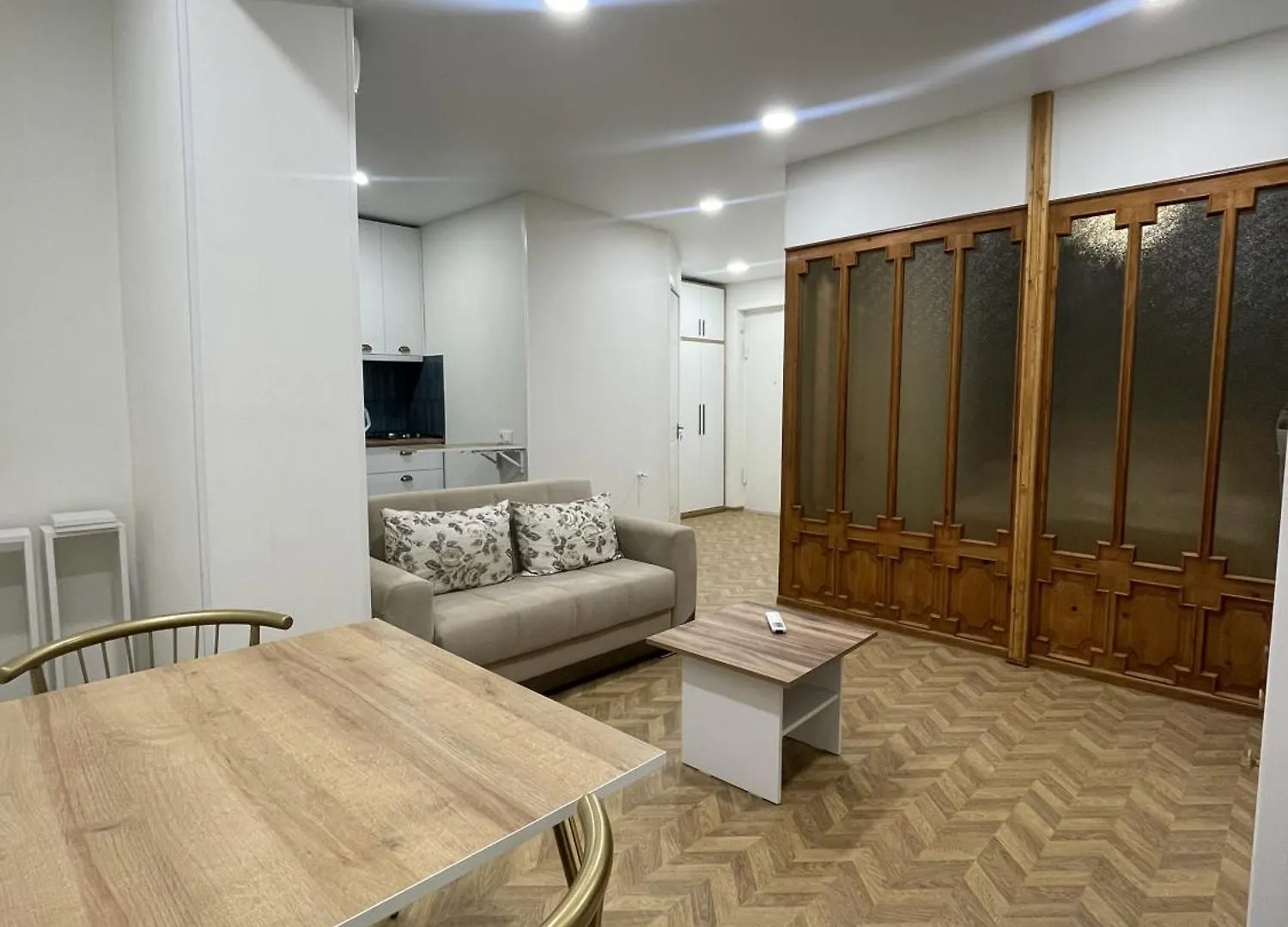 Modern Studio In The City Center Тбилиси